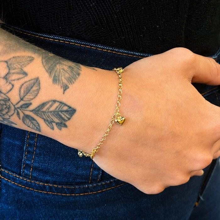 Pulseira Coração sendo usado(a)